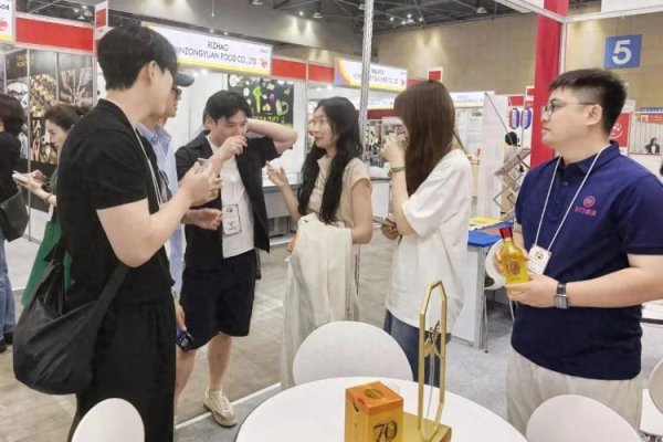 聚赢配资网 青州非遗走出国门！云门酱酒亮相首尔国际食品展
