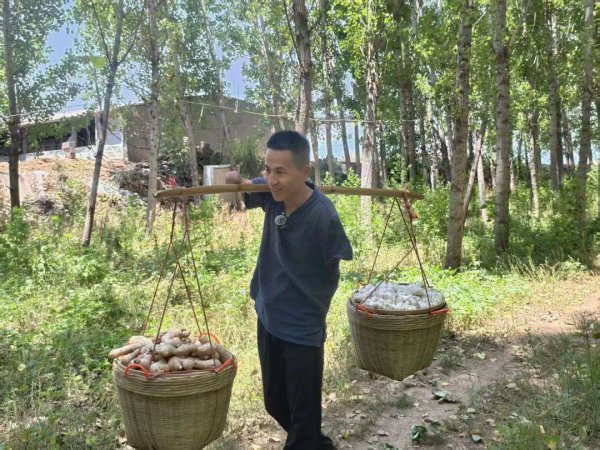 招财猫配资 无臂硬汉丁二伟：从鹅司令到雪山之巅的生命突围